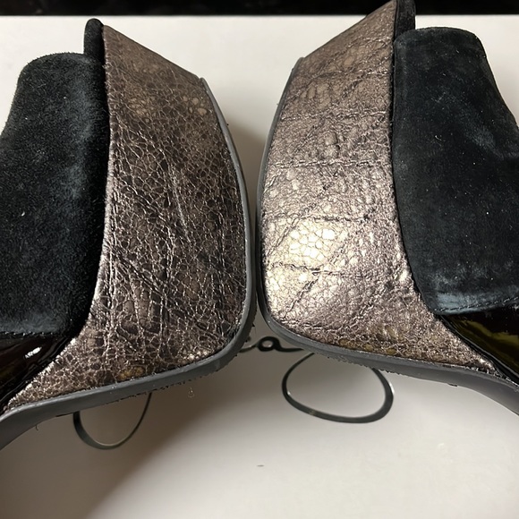 Jessica Simpson black platform heels. - Picture 8 of 12